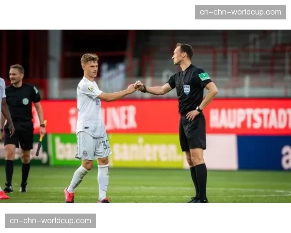 德甲裁判委员会宣布，将在下赛季测试新的场上沟通系统